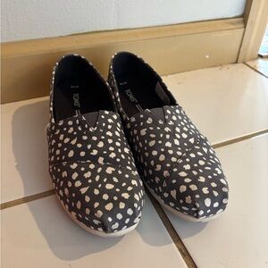 TOMS Gray Dot